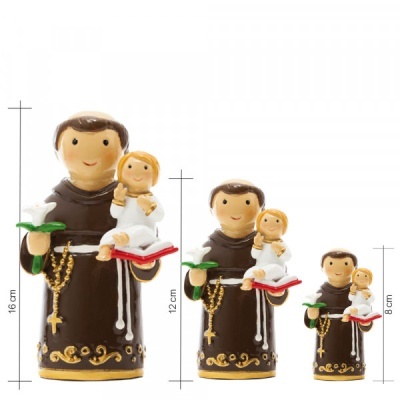 Três estatuetas de santos em cerâmica a diferentes tamanhos