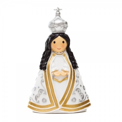 Figura decorativa de Nossa Senhora com manto branco, cabelo preto e coroa prateada