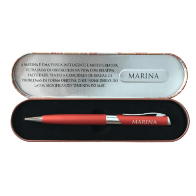 Caneta vermelha com estojo e texto impresso em português