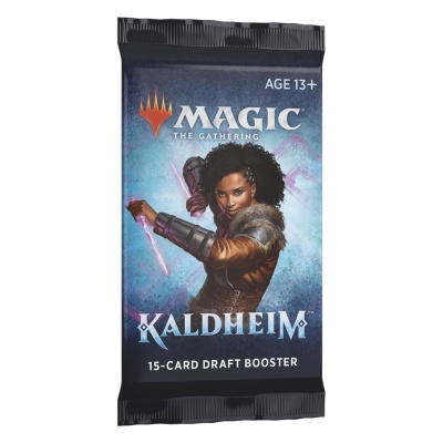 Embalagem booster pack do Magic: The Gathering Kaldheim com personagem feminina