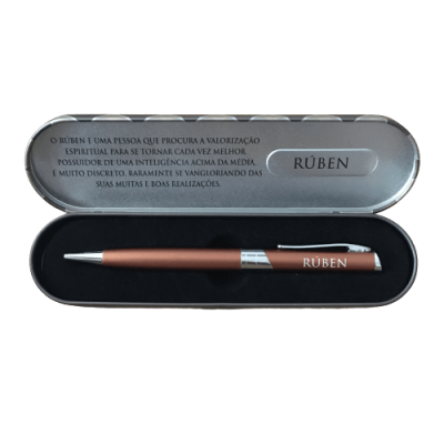 estojo metálico cinzento com caneta cobre e texto em português