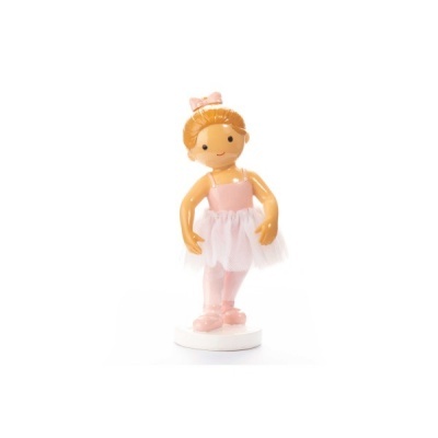 Boneca de bailarina em roupa rosa com saia de tule branca