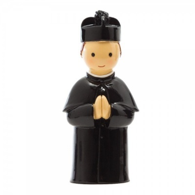 Figura decorativa de sacerdote em traje preto com mãos em oração