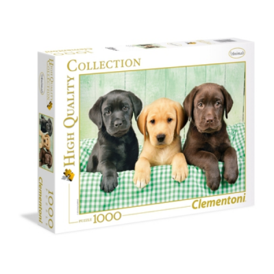 Caixa de puzzle com imagem de três cachorros sobre tecido xadrez verde e branco