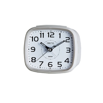 Relógio de mesa quadrado branco com números pretos e marca ORCYL