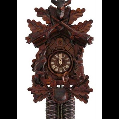 Relógio de parede de madeira decorado com motivos de caça e veado