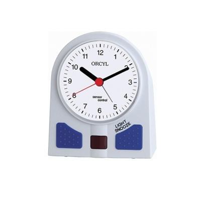 Relógio despertador branco com mostrador redondo e botões azuis