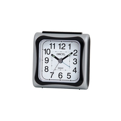 Relógio despertador quadrado cinza e preto com mostrador branco e números pretos.