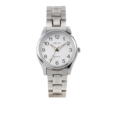 Relógio de pulso prateado com mostrador branco e numeração preta