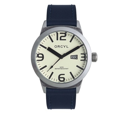 Relógio de pulso com mostrador branco, números grandes pretos, caixa metálica e correia azul escura