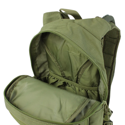 Mochila verde militar aberta mostrando interior com bolsos elásticos e fecho de correr
