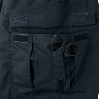 Bolso preto com velcro e tesoura com cabo de metal