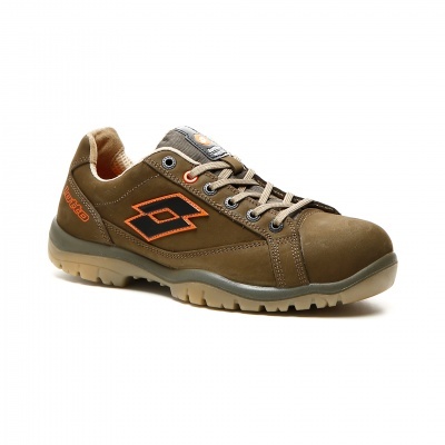 Ténis casual taupe com sola bege e logo laranja e preto