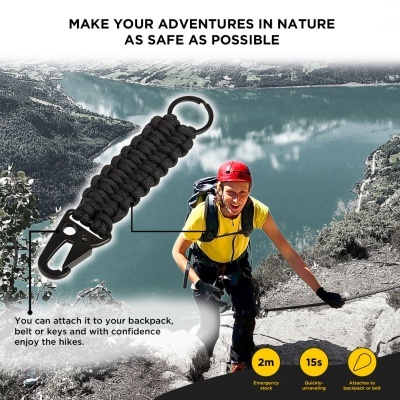 Chaveiro de corda preta trançada com mosquetão preto em fundo natural de lago e montanhas com homem a escalar