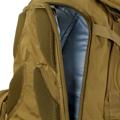 Mochila castanha com interior azul claro e alças em rede