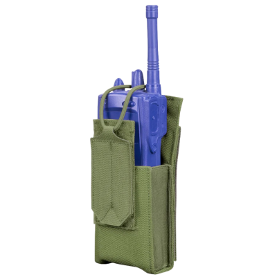 Rádio portátil azul numa bolsa tática verde.