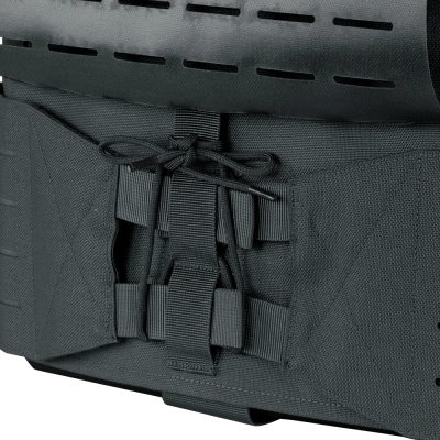 Coletes táticos pretos com fechos e laços ajustáveis