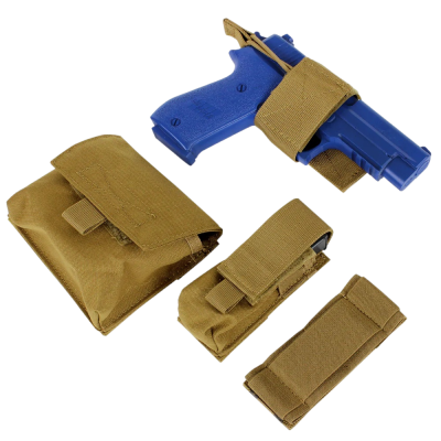 Pistola azul em coldre tático bege com três acessórios em tecido bege