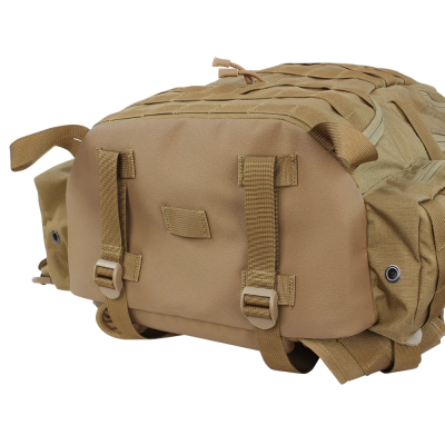 mochila tática bege em tecido robusto com alças ajustáveis