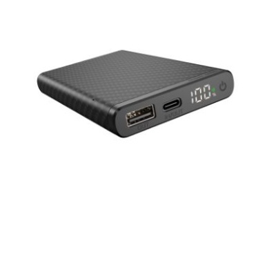 Bateria externa preta com dois tipos de porta USB e visor digital