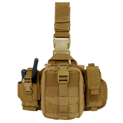 Bolsa tática castanha em nylon com três compartimentos e suporte para rádio