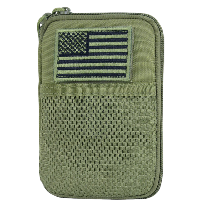 Bolsa verde militar com malha e bandeira dos EUA.