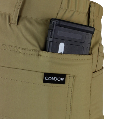 Calças castanhas Condor com estojo preto no bolso lateral