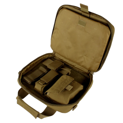 Mala castanha aberta com várias bolsas interiores em nylon