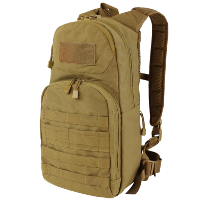 Mochila tática bege com múltiplos compartimentos e sistema MOLLE