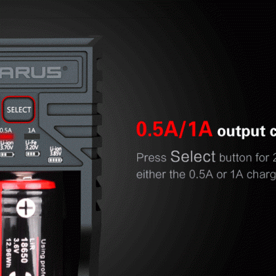 Carregador de baterias Klarus K1 com botão SELECT vermelho e bateria inserida