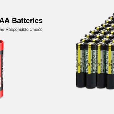 Bateria AA Equals 3000 e grupo de baterias iguais em fundo branco