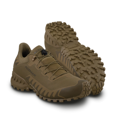 Sapatilhas desportivas castanhas com padrão camuflado e sola com relevo
