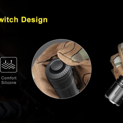 Lanterna preta ergonómica com texto e luvas castanhas