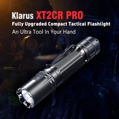 Lanterna tática compacta preta Klarus XT2CR PRO com texto promocional