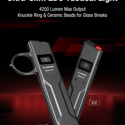 Lanternas tácticas ultra-finas negras FlatTac X1K e X1E com ecrãs digitais e anel para os nós dos dedos