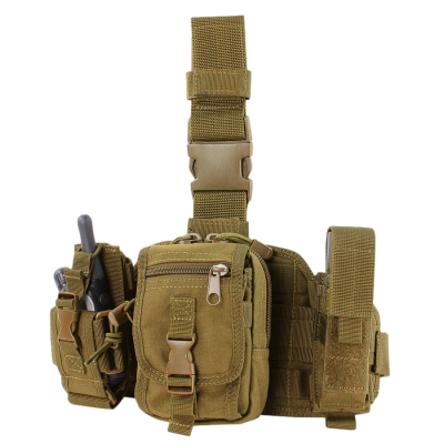 Bolsa tática castanha com compartimentos e alça ajustável