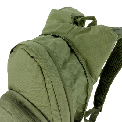 Mochila verde militar resistente com vários compartimentos e alças acolchoadas