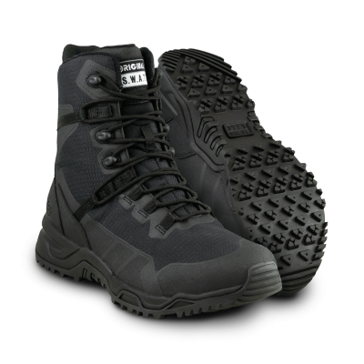 Botas táticas pretas de cano alto com sola robusta e etiqueta ORIGINAL S.W.A.T.