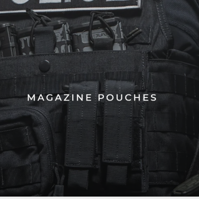 Colete tático preto com bolsos para carregadores e fechos de velcro