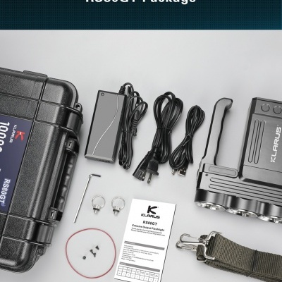 Kit completo RS80GT com mala rígida preta, lanterna Klarus, cabos, acessórios e instruções.