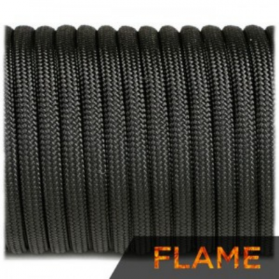 Rolo de cordão preto trançado com etiqueta 'FLAME'