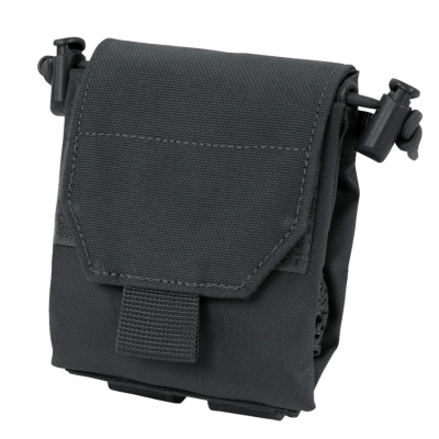 Bolsa preta pequena de tecido com aba e fecho de velcro