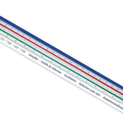 Escalímetro plástico com três escalas coloridas em embalagem cartolina branca e azul.