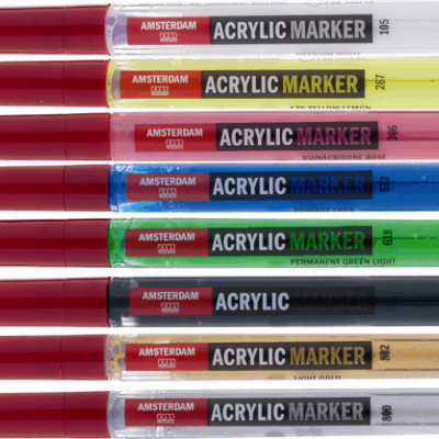 Conjunto de sete marcadores acrílicos Amsterdam de várias cores com tampas vermelhas e etiquetas com texto