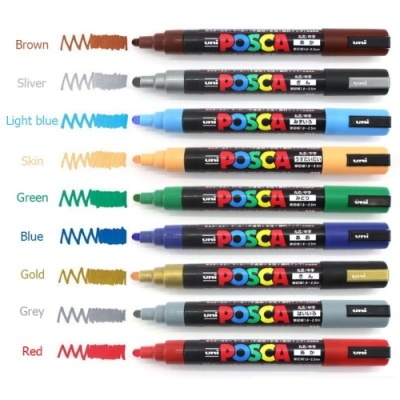 Conjunto de marcadores Posca com várias cores alinhados horizontalmente