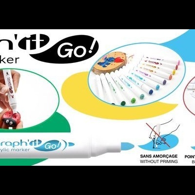 Marcador acrílico Graph'it Go! branco com tampa cinzenta e várias imagens do produto em uso