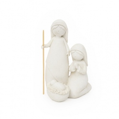 Escultura minimalista de presépio branco-creme com três figuras, incluindo menino Jesus na manjedoura