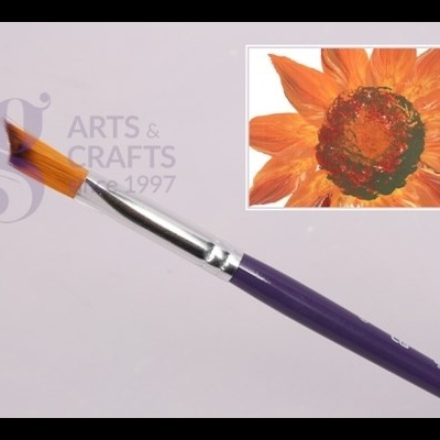 Pincel roxo com cerdas laranja e pintura de girassol