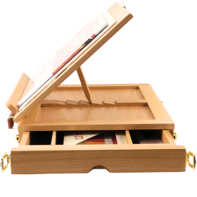 Caixa de madeira com tampa inclinada e compartimentos interiores
