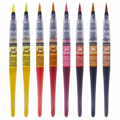 Conjunto de oito pinceis caneta coloridos com tampa transparente e etiquetas 'ink Brush'.